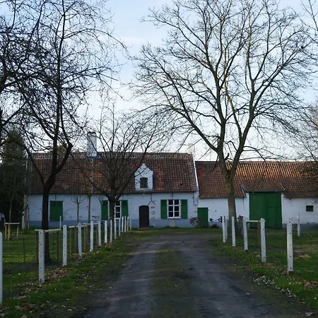 Bij Moemee Bed & Breakfast *