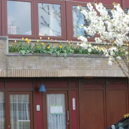 Bij Moemee B&B 헨트